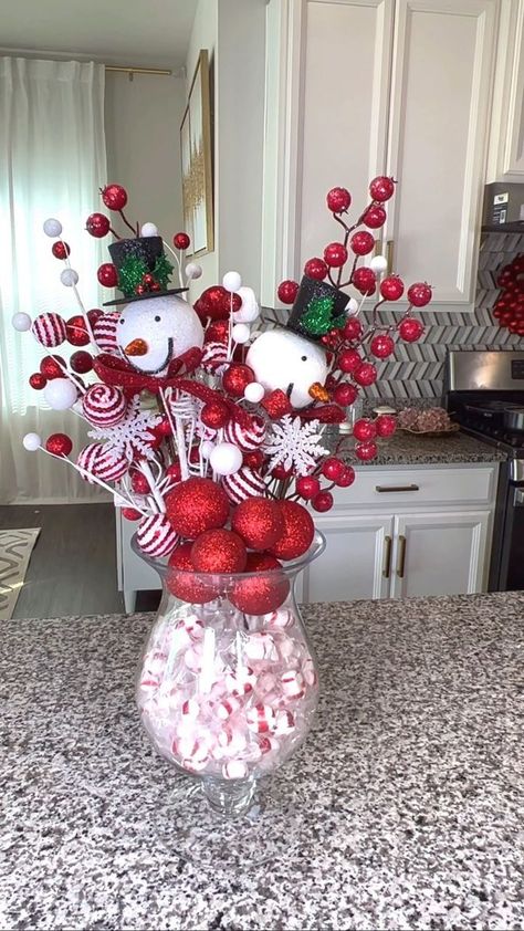 Christmas Crafts Table Centerpieces, Easy Diy Christmas Centerpieces Simple, Center Piece For Christmas Party, Christmas Baby Shower Table Centerpieces, Peppermint Christmas Centerpiece, Candy Cane Christmas Centerpieces, Easy Centerpieces For Christmas, Christmas Center Piece Decor, Candyland Christmas Table Decor