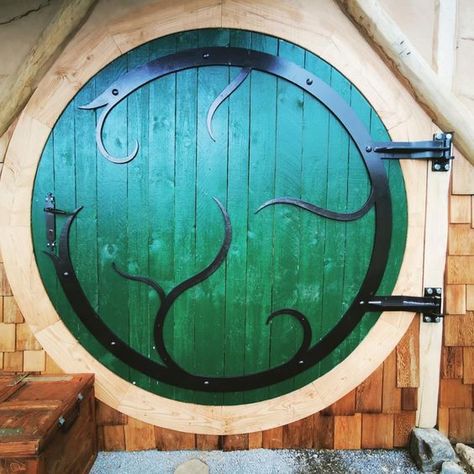 Hobbit Houses Diy, Hobbit Doors, Backyard Cabin, Hobbit Door, Casa Hobbit, Door Wall Decor, Moon Gate, Door Art, House Backyard