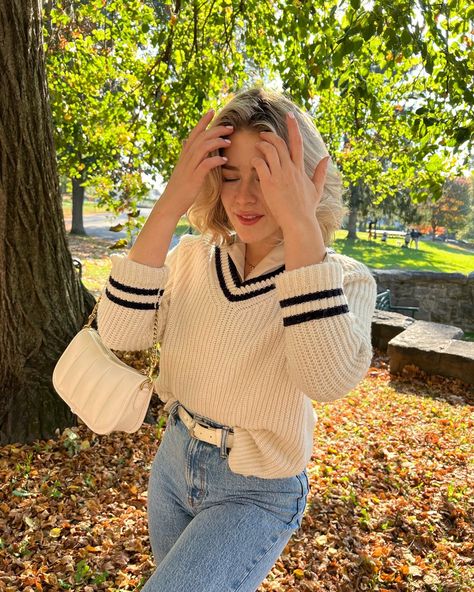 Cream Vneck Sweater Outfit, Fall Outfits White Button Down, Old Money Jumper Outfit, Cream Jersey Outfit, White And Blue Sweater Outfit, Preppy White Outfit, Preppy With An Edge Aesthetic, Preppy Female Outfits, Old Money Outdoor Outfit