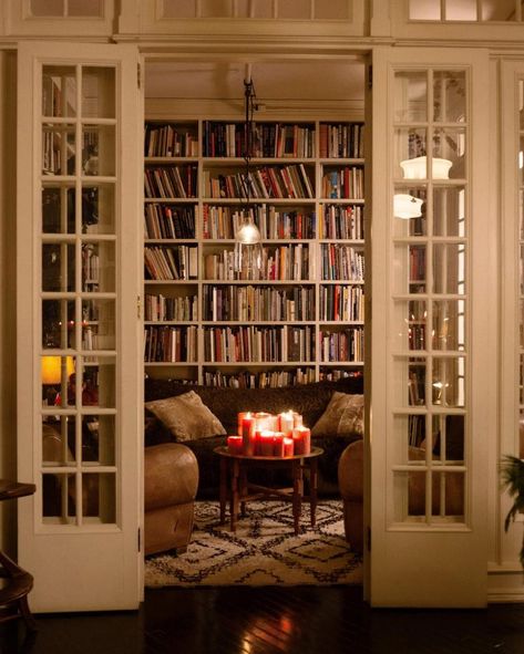 5 Home Decor Tricks to Make this Fall Even More 'Hygge' by DLB Home Library Decor, Decor Ikea, Home Library Design, Home Libraries, Library Decor, Reading Room, Style At Home, Home Library, Reading Nook