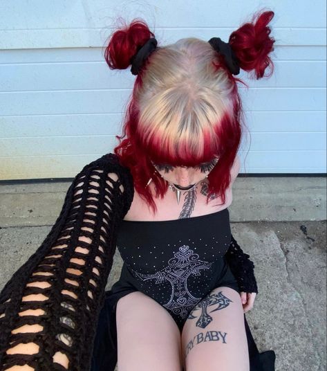 Hot Pink Ghost Roots, Black And Pastel Hair, Alt Hair Colours, Black Hair With Pink Roots, Pink Ghost Roots, Alternative Dyed Hair, Alt Pink Hair, Alt Hair Dye Ideas, Goth Hair Dye