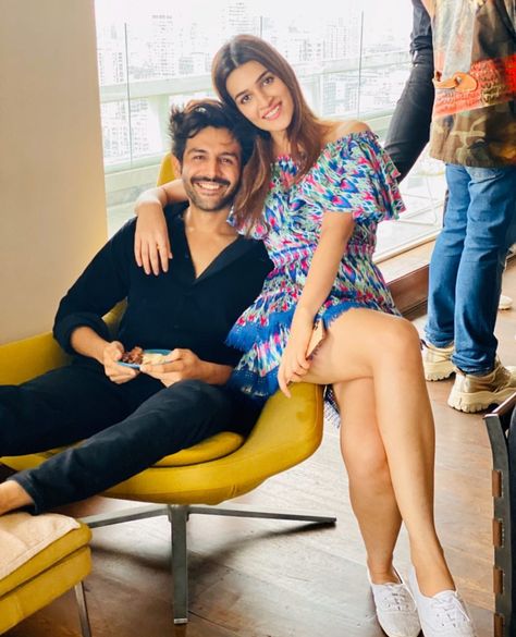 Kriti Sanon x Kartik Aaryan Air Port Outfit, Bollywood Funny, Kartik Aaryan, Kriti Sanon, Fashion Sketches Dresses, Sketches Dresses, Couple Picture Poses, Latest Images, Times Of India