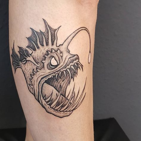 Angler Fish Tattoo Traditional, Small Ocean Tattoo Men, Sea Tattoo Men, Anglerfish Tattoo, Lion Fish Tattoo, Fish Tattoo Men, Fish Tattoo For Men, Angelfish Tattoo, Fish Tattoo Color