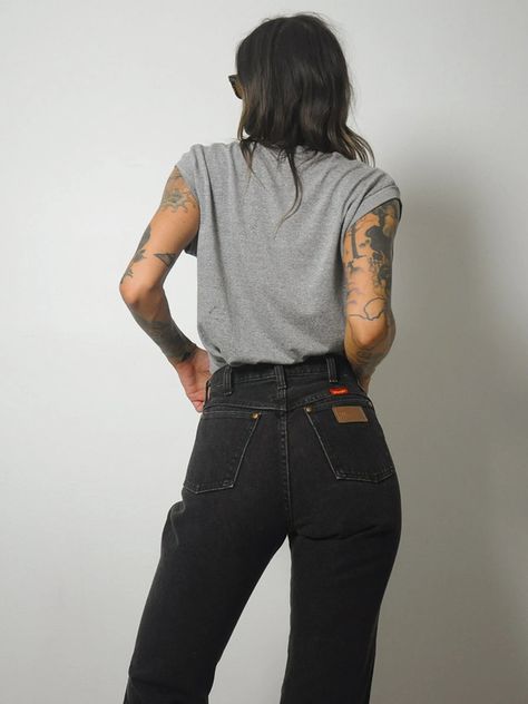 Black Wrangler Jeans Outfit, Wrangler Jeans Outfit, Black Wrangler Jeans, Wrangler Pants, Jeans High Waist, Wrangler Jeans, Jeans Straight Leg, School Outfits, Cute Black