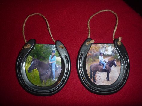 Horseshoe Picture Frame, Horse Diy Crafts, Horse Girls Bedroom, Picture Frame Ideas, Horse Themed Bedrooms, Faith Family Farming, Art Fer, Horseshoe Crafts Projects, Christmas Angel Crafts