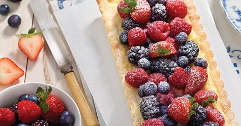 Berries and Creme Tart Recipe | King Arthur Flour Creme Tart, Peach Cobbler Cake, Mascarpone Tart, Pizza Sugar Cookie, Summer Cake Recipes, Graham Mctavish, Fruit Tart Recipe, Bar Mini, Summer Cake