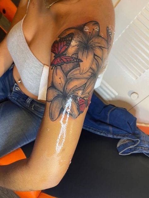 Flowers Tattoo On Hand, Vassiah Tattoo, Flower Tattoo For Black Women, Arm To Chest Tattoo Woman, Medium Shoulder Tattoos For Women, Flower Tattoos For Black Women, Shoulder Tats For Women Half Sleeves, Beautiful Arm Tattoos For Women, Cute Arm Tattoos For Black Women