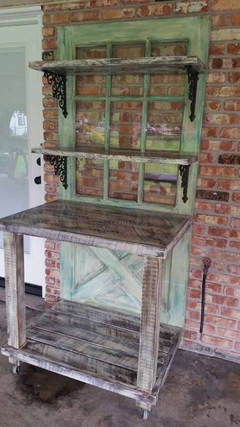 Old doors Upcycle Doors Ideas, Old Screen Doors Repurposed Ideas, Vintage Doors Repurposed Garden, Old Wooden Doors Repurposed, Projects With Old Doors, Old Screen Doors Repurposed, Repurpose Doors Ideas Diy, Old Wooden Doors Projects, Repurposed Doors Ideas