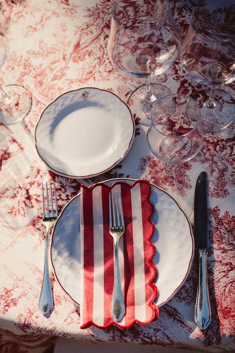 The details Red And White Dinner Table Decor, Pizza Welcome Party Wedding, Italian Welcome Party, Vintage Italian Wedding Aesthetic, Thats Amore Party, Italian Tablecloth, Italian Theme Party, Italian Themed Party, Tomato Party