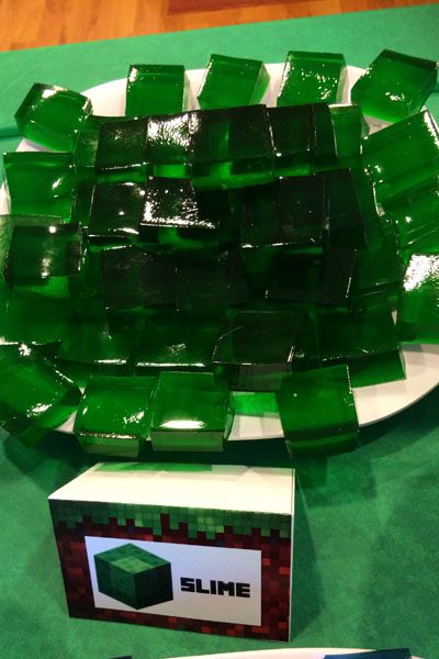 Minecraft Food - Slime Minecraft Slime, Diy Minecraft Birthday Party, Minecraft Party Decorations, Minecraft Food, Kids Halloween Food, Fun Halloween Party Games, Minecraft Theme, Slime Party, Diy Minecraft