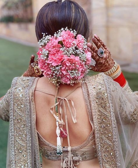 Flower Bun Hairstyle Wedding Bride, Bridal Bun Hairstyles Indian Flower, Juda Design, Flower Bun Hairstyle, Simple Hairstyle For Saree, Makeup Artist Working, Floral Bun, Bride Hair Flowers, Bridal Hair Decorations