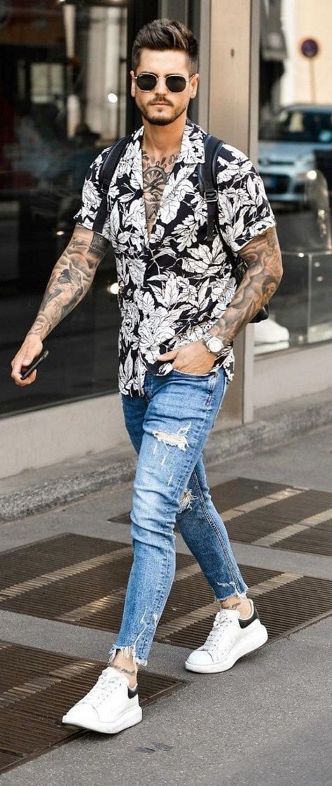 37 Stylish Printed Shirts Outfit Ideas For Men - Fashion Hombre Blue Jeans Outfit Men, Light Blue Jeans Outfit, Mens Street Style Summer, Street Style Summer Outfits, Summer Street Style, Jeans Outfit Men, Blue Jean Outfits, Mens Summer Outfits, Mens Casual Outfits Summer