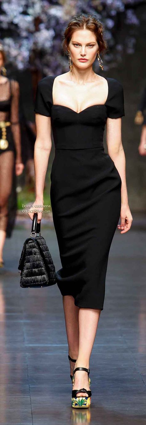 Dolce  Gabbana Spring 2014- so simple, so classic..yes please!!!!! Love everything about this pic! Marchesa, Maxi Skirts, Looks Style, Black Dresses, Milan Fashion Week, Look Fashion, Passion For Fashion, Beautiful Outfits, Pretty Dresses