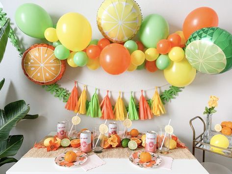 Citrus Party, Summer Party Ideas, Fruit Birthday Party, Flamingo Themed Party, Fruit Birthday, Orange Balloons, Orange Party, Watermelon Party, Fruit Party