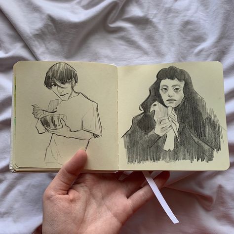 Square Sketchbook, Book Gif, Alice Anime, Portrait Drawings, Character Artist, Free Products, Drawing Practice, Diy Crafts Jewelry, Sketch Drawing