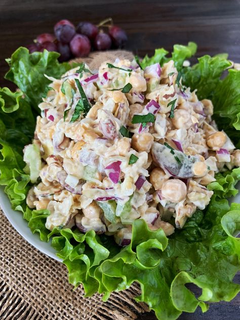 Chickpea Salad Dressing, Chickpea Chicken Salad, Chickpea Chicken, Meatless Chicken, Chicken Celery, Vegan Chicken Salad, Mayonnaise Dressing, Chickpea Recipe, Chickpea Salad Recipe