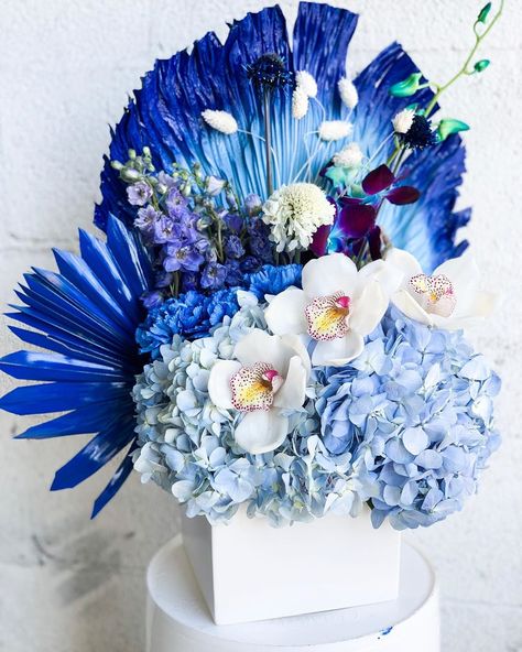 FWR MIAMI on Instagram: “Custom Arrangements for some special @vitalproteins clients. 💙🌊” Seashell Vase, Breakfast Decor, Flower Wall Rental, Blue Flower Arrangements, Classic Blue Pantone, Event Centerpieces, Floral Art Arrangements, Showroom Decor, Blue Centerpieces