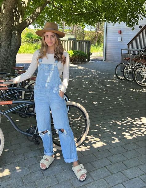 Summer Outfit Inspo. Hampton’s outfit. Overalls and Birkenstocks. Levis. Birkenstock Summer Outfit, Birkenstocks Outfit, Birkenstock Papillio, Birkenstock Outfit, Summer Outfit, The Hamptons, Birkenstock, Cool Girl, Fashion Shoes