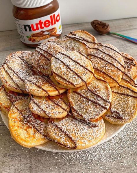 1 MILLION RECIPE on Instagram: "Follow @1mrecipe for daily recipes ♥  CHOCOLATE STUFFED MINI PANCAKES 😍  These little pancakes and so light and fluffy, and they’re stuffed with melted Nutella 🤤  Super quick and easy to make! Plus can swap the Nutella for any spread you like 😃  Sound on for full instructions 🔉  All you need is:  210g Self raising flour 1 tbsp Caster sugar (can also use granulated) 1 1/2 tsp Baking powder 3 Large eggs, room temp 25g Unsalted butter, melted 170ml Milk (any), room temp 1/2 tsp Nutella per pancake  Makes about 25 mini pancakes  Enjoy!  LIKE - SAVE - SHARE👇 ❤️Tag Your Friend ❤️ ➖➖➖ Recipe by @fitwafflekitchen ♥ ➖➖➖ - - - #Cupcakes #cupcake #cupcakedecorating #halloweencupcakes #cupcakesofinstagram #cupcakestagram #buttercream #buttercreamswirls #buttercream Apple Cinnamon Cake, Self Raising Flour, Cinnamon Cake, Mini Pancakes, Daily Recipes, School Food, Banana Cake, Caster Sugar, Daily Meals