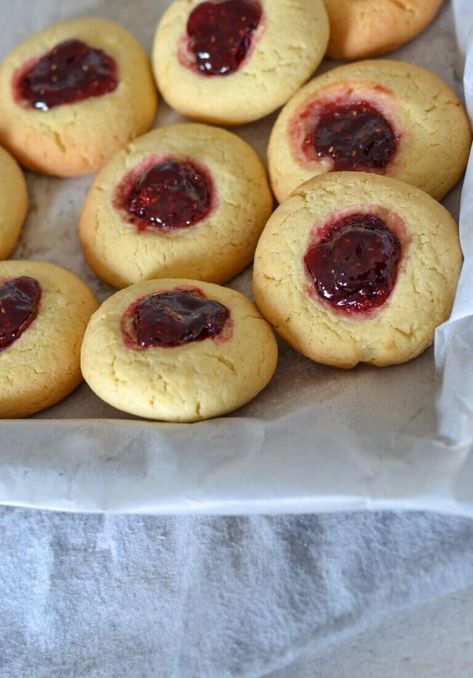 Soft and buttery vanilla biscuits with a lovely sweet jam centre, these easy jam drop biscuits are a classic, old fashioned afternoon tea favourite. Raspberry Biscuits, Jam Drop Biscuits, Jam Drops, Classic Old Fashioned, Easy Jam, Vanilla Biscuits, Thumbprint Cookies Recipe, After School Snack, Pantry Ingredients