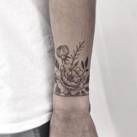 Peony / Floral wrist band tattoo. Black and grey, detailed, fineline, microrealism tattoo. Flower Wristband Tattoo, Flower Tattoos For Men Masculine, Floral Wrist Band Tattoo, Floral Wrist Tattoo, Men Flower Tattoo, Wrist Band Tattoo, Flowers Tattoos, Forearm Flower Tattoo, Flower Wrist Tattoos