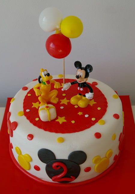 lov...cake <3!                                                                                                                                                                                 Más Tarta Mickey Mouse, Mickey Mouse Torte, Mickey Mouse Birthday Theme, Mickey Mouse Birthday Cake, Fiesta Mickey Mouse, Mickey Cakes, Bolo Minnie, Minnie Cake, Mickey Mouse Theme