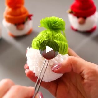 Gnomes Diy How To Make Pattern Free, Wool Gnomes Diy, Sports Gnomes Diy, Yarn Gnomes Ornaments, Pompom Gnomes Diy, Yarn Gnomes Diy How To Make, How To Make Gnomes Free Pattern, Woollen Crafts Ideas, Yarn Gnome Ornament