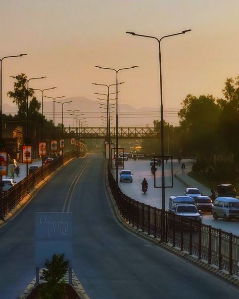 It's a beautiful golden hour. Peshawar Aesthetic, Peshawar Pakistan, Black Wallpaper Iphone Dark, Black Wallpaper Iphone, Famous Places, South Asian, Heart Wallpaper, Internet Funny, Black Wallpaper