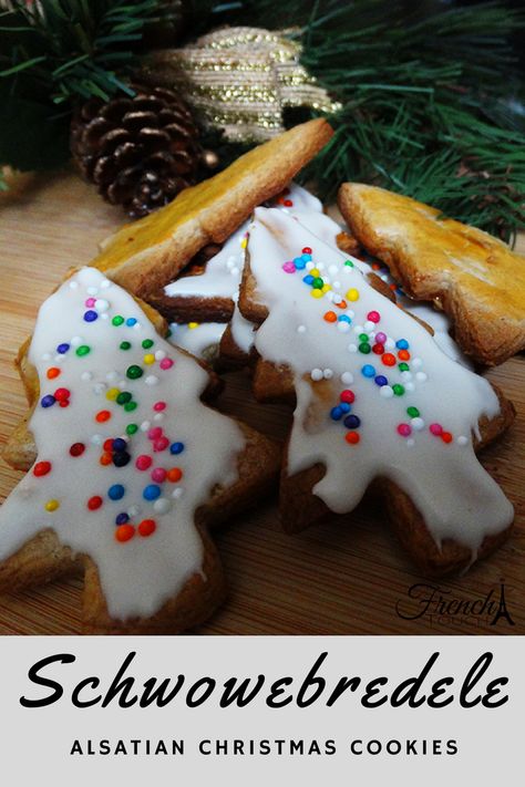 Schwowebredele: Alsatian Christmas Cookies – French Touch Alsatian Recipes, Cultural Recipes, Christmas Cookie Recipe, Alsace Lorraine, Shortbread Recipes, Nut Recipes, Shortbread Cookie, Cookie Party, Baking Cookies