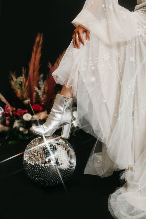 in studio bridal portraits with disco balls and a star wedding dress Retro Disco Wedding Dress, 70s Disco Wedding Dress, 70s Reception Dress, Retro Inspired Wedding Dresses, Disco Winter Wedding, Groovy Wedding Dress, Glam Disco Wedding, Diy Disco Wedding, Retro Wedding Dress 70s