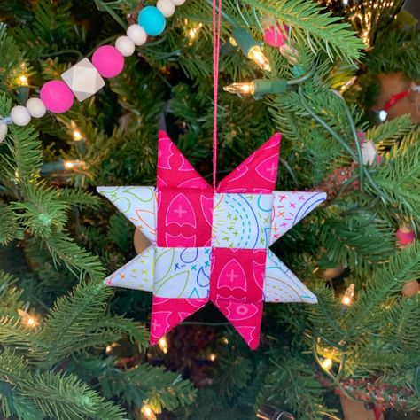 How to Make a No-Sew Fabric Star or Scandanavian Star Ornament Diy Christmas Hats, Pinterest Christmas Crafts, Christmas Crafts Sewing, Fabric Star, Christmas Fabric Crafts, Jelly Roll Quilt Patterns, Folded Fabric Ornaments, Printable Sewing Patterns, Quilted Ornaments