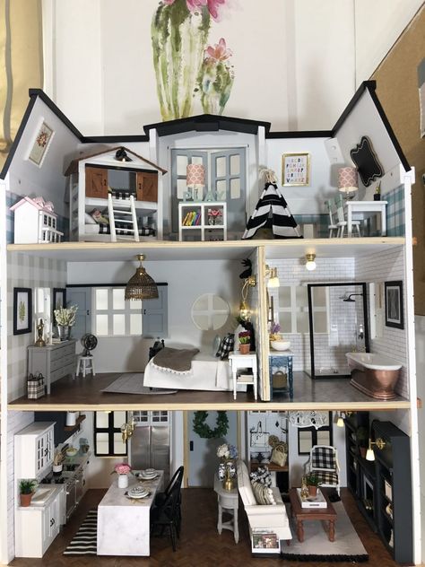 This "Fixer Upper"–Inspired Dollhouse Is The Best Thing You'll See All Day Fixer Upper Inspired, Kids Doll House, Dollhouse Design, Doll House Plans, Mini Doll House, Doll House Crafts, Dolls House Interiors, Barbie Doll House, Modern Dollhouse