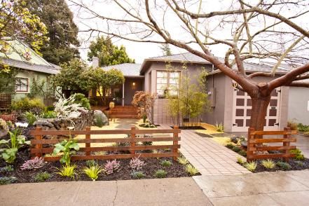 Japanese Carpentry, Yard Remodel, Modern Front Yard, Hardscape Design, Front Yard Design, Building A Fence, Carpentry Tools, Front Yard Fence, Fence Landscaping