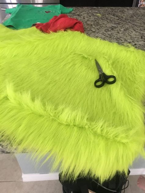 Whooville Outfits Ideas Women, Diy Grinch Costume Kids Easy, Whoville Hats, Grinch Costume For Kids Diy, Grinch In Christmas Tree, Grinch Costume Diy, Diy Whoville Costumes, Grinch Inspired Outfit, Diy Grinch Costume