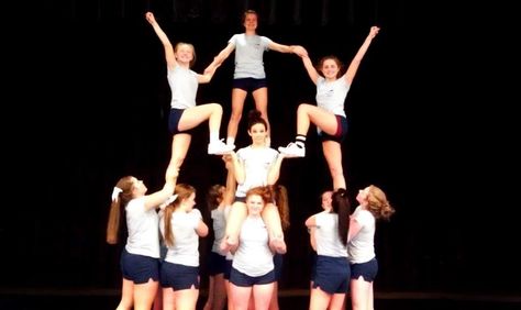 Cheer Stunts Pyramids, Pyramid Cheer Stunts, Cheer Pyramids High School, Cheerleading Stunts, Kids Cheerleading, Youth Cheerleading, Cheer Pyramids, Cheerleading Pyramids, Cool Cheer Stunts