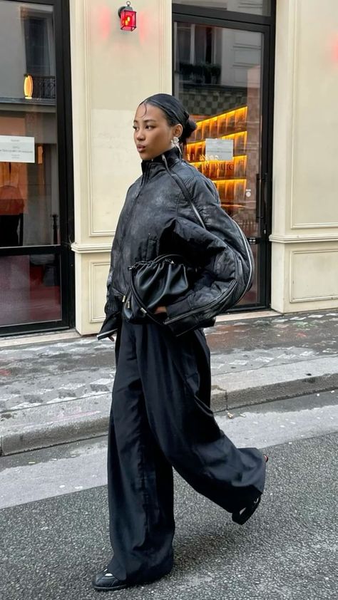 Baggy All Black Outfits, Oversized Outfit Black Women, Activity Date Outfit, Winter Fits Black Women, Baggy Jeans Winter Outfit, Classy Streetwear Women, Baddie Fall Fits, Street Wear Winter Outfits, New York Winter Outfits