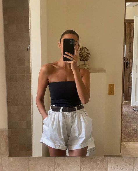 White Shorts Outfit, Tube Top Outfits, Looks Pinterest, Summer Shorts Outfits, Europe Outfits, Summer Vacation Outfits, Shorts Outfit, Vacation Outfits, Spring Summer Outfits