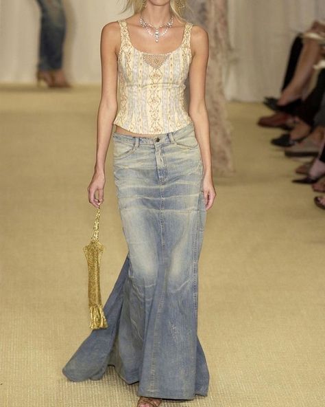 Runway Outfits, Mode Inspo, Jeans Rock, Hippie Chic, 2000s Fashion, Looks Style, Mode Inspiration, Fashion Killa, Fashion Week Spring