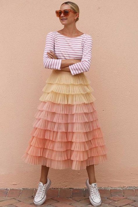 Casual and street style tulle skirt outfit ideas for all tastes and occasions. It does not matter which one is your favorite: pink,black, or with a pattern – we have it all! #tulle #tulleskirt #tutu #skirt #outfit #style #fashion #stripedtop Tulle Skirt Outfit Ideas, Tulle Skirt Outfit Casual Street Style, Tulle Skirt Outfit, Plaid Jacket Outfit, Skirt Outfit Casual, Tulle Skirts Outfit, Skirt Outfit Ideas, Skirt Looks, Tulle Long Skirt