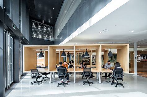 AIM architecture creates vibrant shared office for SOHO 3Q in beijing Coworking Space Design, Warehouse Living, Commercial And Office Architecture, Coworking Office, Shared Office, Dream Office, H Design, Open Office, Workspace Design