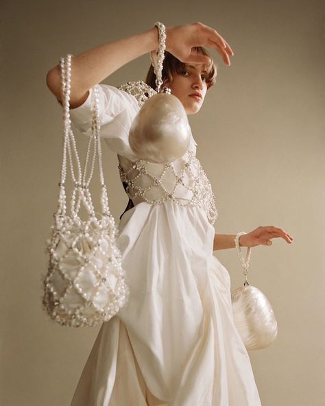 SIMONE ROCHA on Instagram: “SS21 Pearl Perspex Egg Bags, Pearl Beaded Bag, and Hand Beaded Pearl Bustier for @atmos styled by @robbiespencer shot by @ben_toms…” Pearl Bustier, Pearl Beaded Bag, Pearl Outfit, Diy Bead Embroidery, Mermaid Aesthetic, Pearl Bag, Fashion Photography Inspiration, Beaded Bag, Fancy Outfits