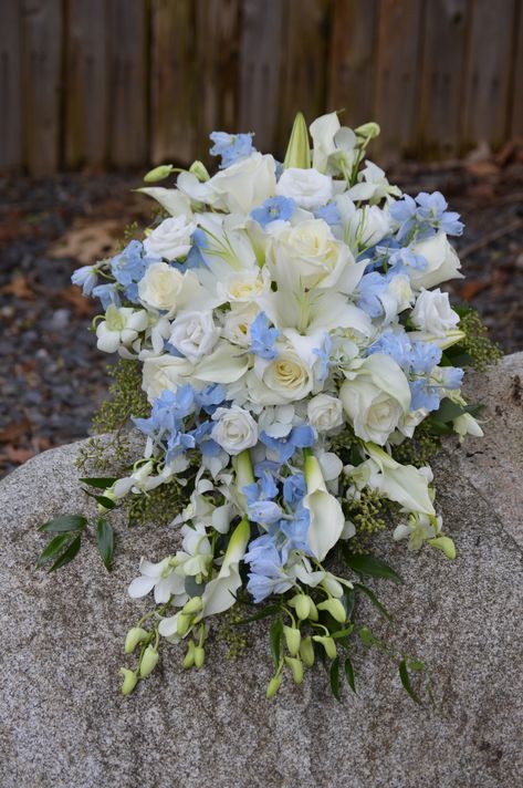 Wedding Wednesday! Blue And White Cascading Bridal Bouquet, Hydrangea Bridal Bouquet, Modern Bridal Bouquets, Brides Flowers Bouquet, Wedding Church Decor, Book Themed Wedding, Blue Bride, Bridal Bouquet Blue, Waterfall Wedding