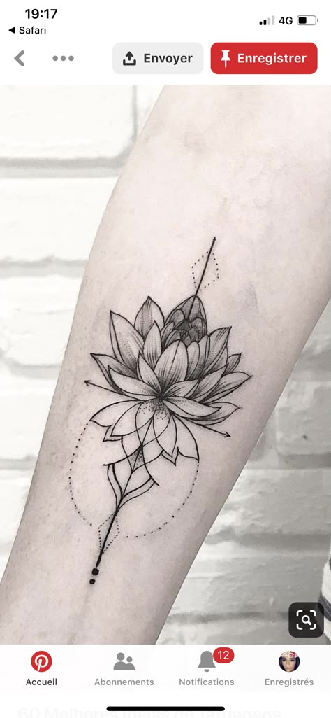 Geometric Flower Tattoo, Lotusblume Tattoo, Tattoo Diy, Illustration Tattoo, Geometric Tattoo Design, Inspiration Tattoos, Cat Tattoos, Geometric Tattoos, Tiny Tattoo