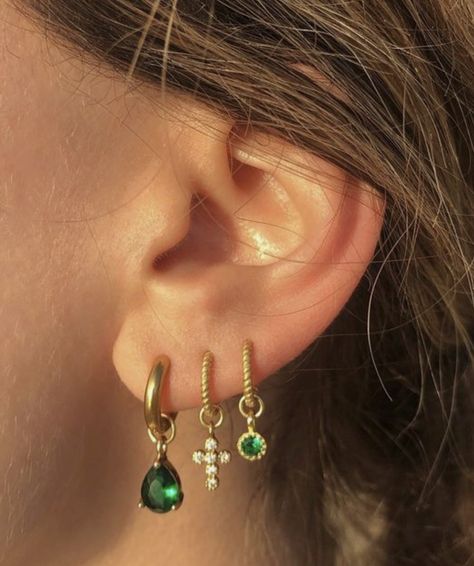 Earrings Aesthetic, Piercings Jewelry, Dope Jewelry, Nalu, Ear Piercing, Pretty Jewellery, Jewelry Inspo, Ear Jewelry, Cute Earrings