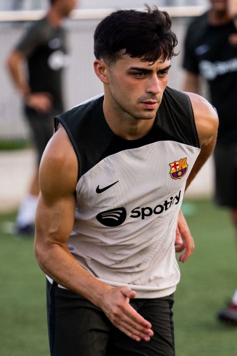 Pedri Gonzalez, Cute Football Players, Barcelona Players, Football Players Images, Football Boyfriend, 얼굴 드로잉, Barcelona Fc, Soccer Guys, Soccer Goal