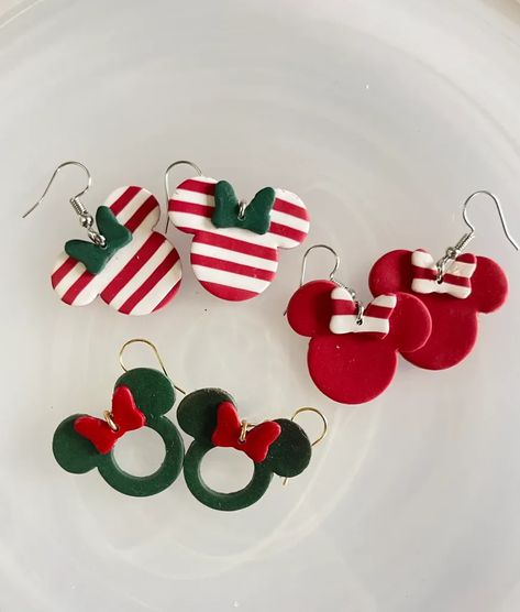 Disney Christmas Clay Earrings, Disney Christmas Earrings, Disney Polymer Clay Earrings, Disney Clay Earrings, Earring Business, Polymer Clay Disney, Mickey Earrings, Disney Earrings, Minnie Mouse Christmas