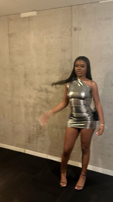 Silk Birthday Outfit, 21 Birthday Dress Black Women, Black And Silver Outfit Parties, Sliver Birthday Dresses, Birthday Party Outfit Black Women, Silver Dress Photoshoot, 19 Birthday Outfit Ideas, Silver Birthday Dress, 20th Birthday Outfit Ideas