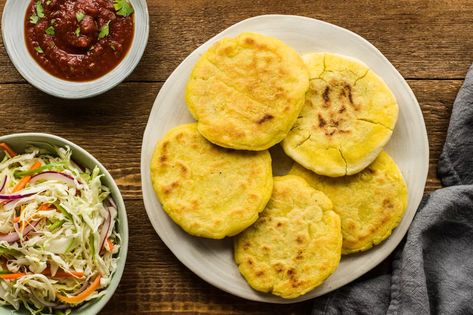 Pupusas: Stuffed Corn Tortillas Recipe Chicken Arepas Recipe, American Street Food, Cheese Beans, Corn Tortilla Recipes, Arepas Recipe, American Snacks, Pickled Cabbage, Corn Cakes, Beef And Potatoes