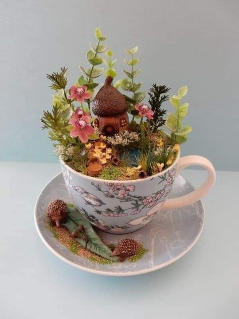 Teacup Fairy House, Teacup Diorama, Tea Cup Fairy Garden, Tea Cup Projects, Teacup Fairy Garden, Fairy Teacup Garden, Fairy Teacup, Teacup Art, Cup And Saucer Crafts