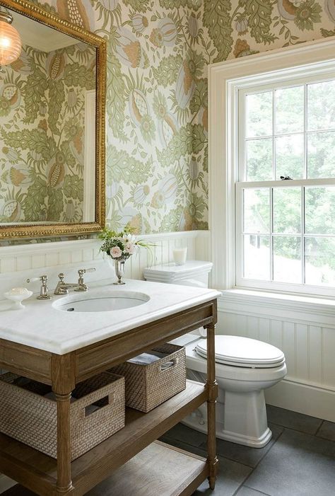 Design Interior Baie, Diy Home Decor For Apartments, Powder Room Wallpaper, Bad Inspiration, Decor Baie, Powder Room Design, Country Bathroom, Shabby Chic Bathroom, Subway Tiles